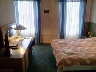 Отель Central Hotel Нарва Двухместный номер с 1 кроватью или 2 отдельными кроватями-5